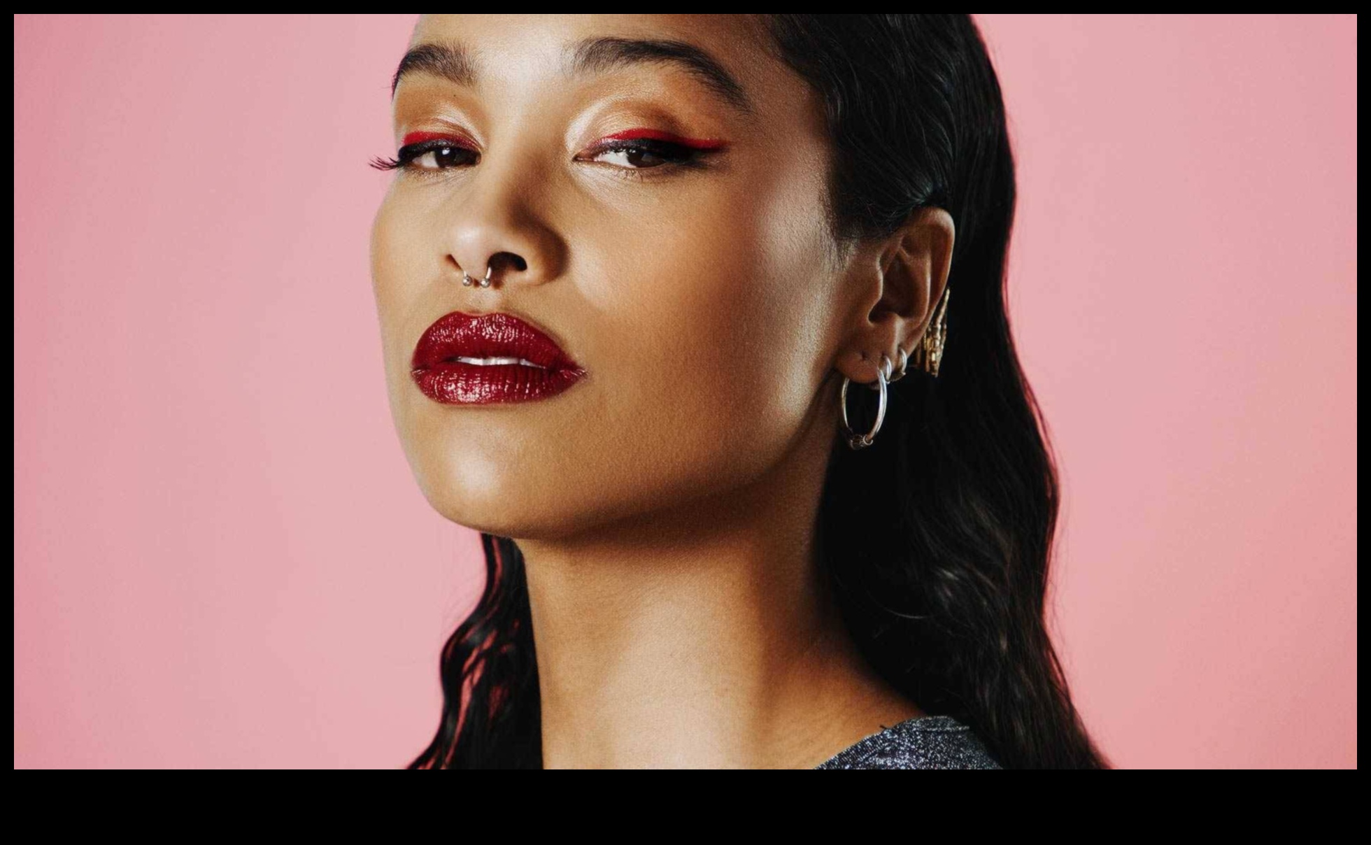 Grafică gata de seară O interpretare modernă a influențelor artistice în stilurile de machiaj de seară 3 Grafică gata de seară: explorarea influențelor artistice în stilurile de machiaj de seară