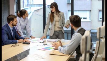 Elevați și adaptați: strategii pentru succes în tendințele de afaceri în continuă schimbare