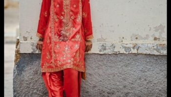 Chic Chronicles: Crearea unor invitații atemporale